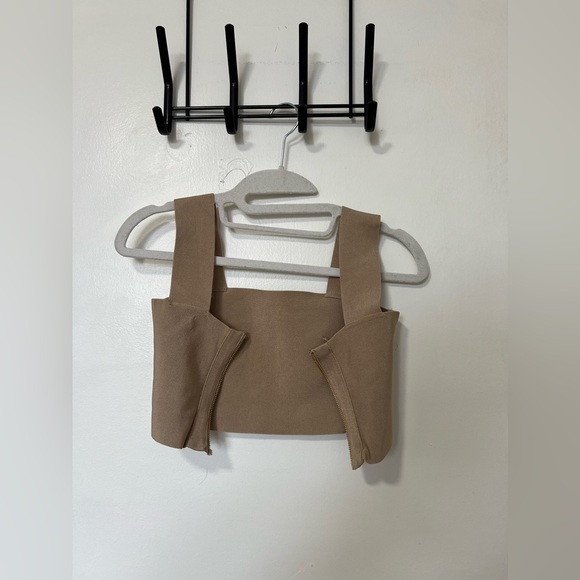 Babaton Crop Tank - Picture 2 of 3